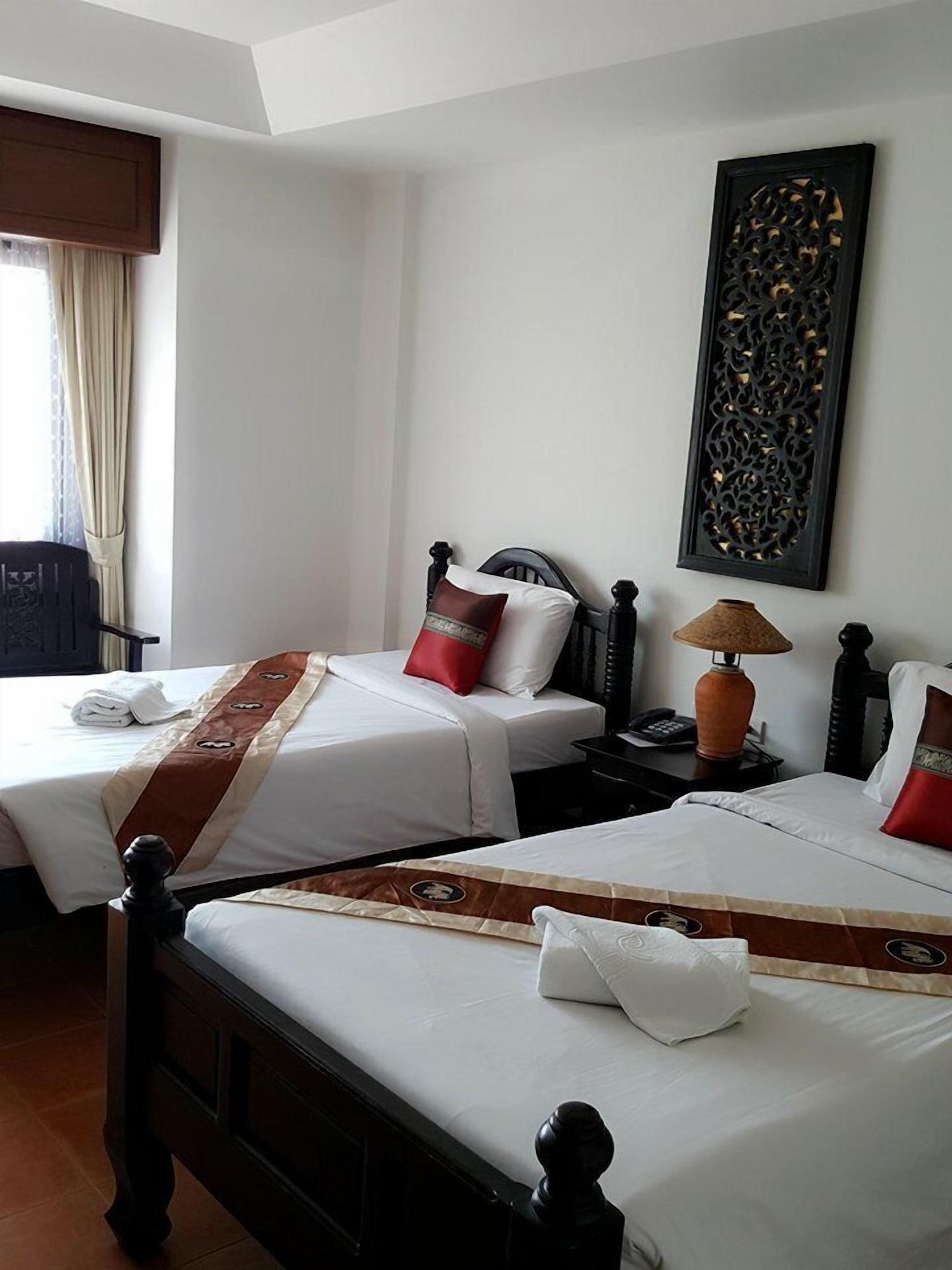 Wangburapa Grand Hotel Chiang Mai Bagian luar foto