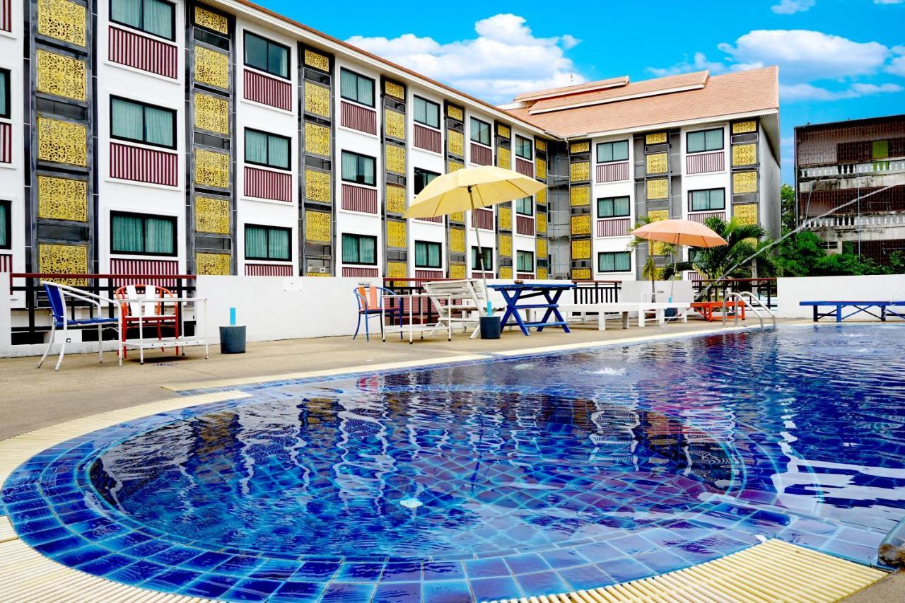 Wangburapa Grand Hotel Chiang Mai Bagian luar foto