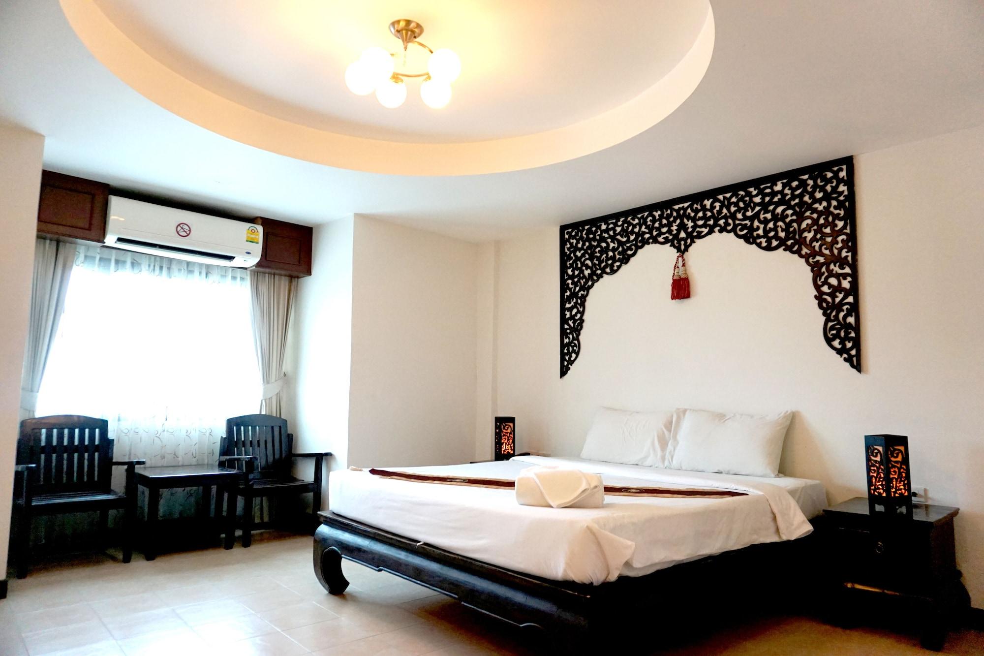 Wangburapa Grand Hotel Chiang Mai Bagian luar foto