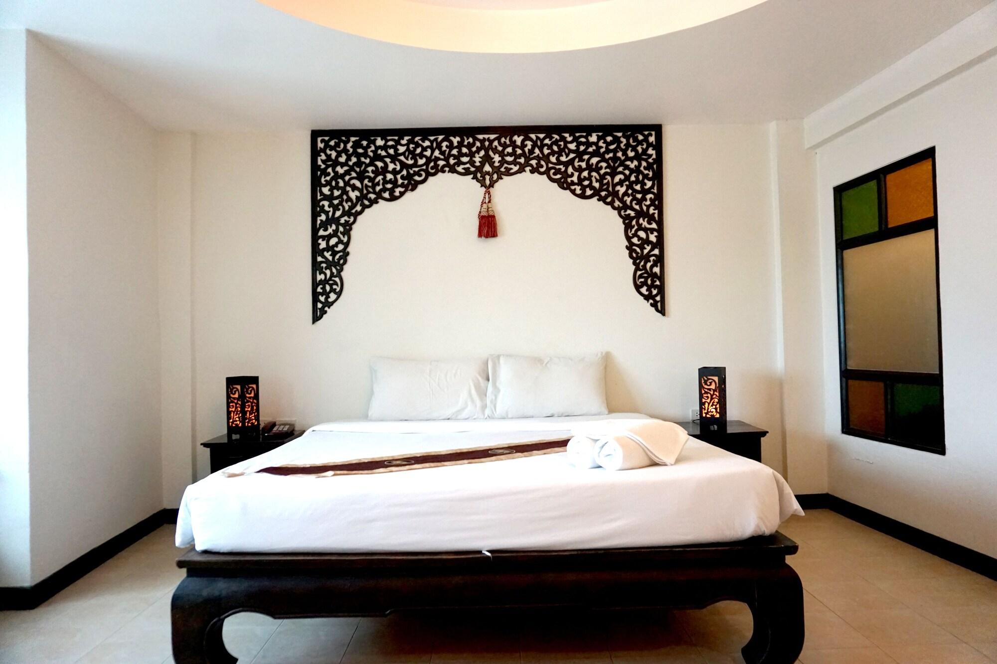 Wangburapa Grand Hotel Chiang Mai Bagian luar foto