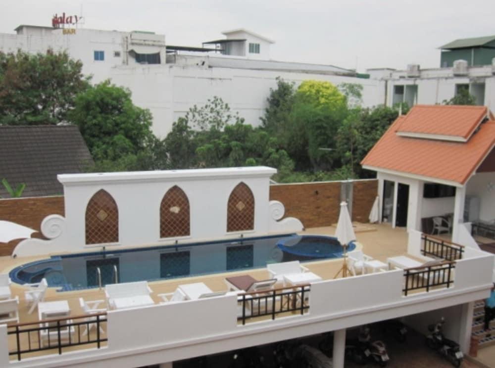 Wangburapa Grand Hotel Chiang Mai Bagian luar foto