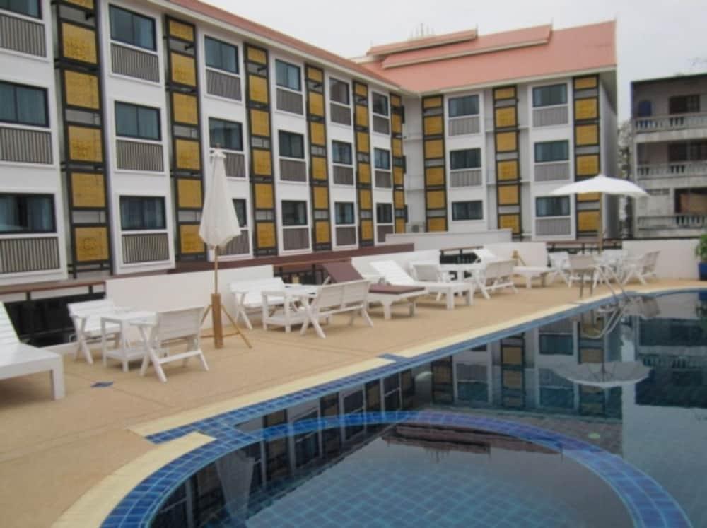 Wangburapa Grand Hotel Chiang Mai Bagian luar foto