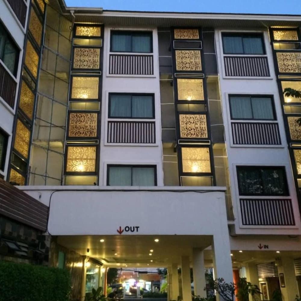 Wangburapa Grand Hotel Chiang Mai Bagian luar foto