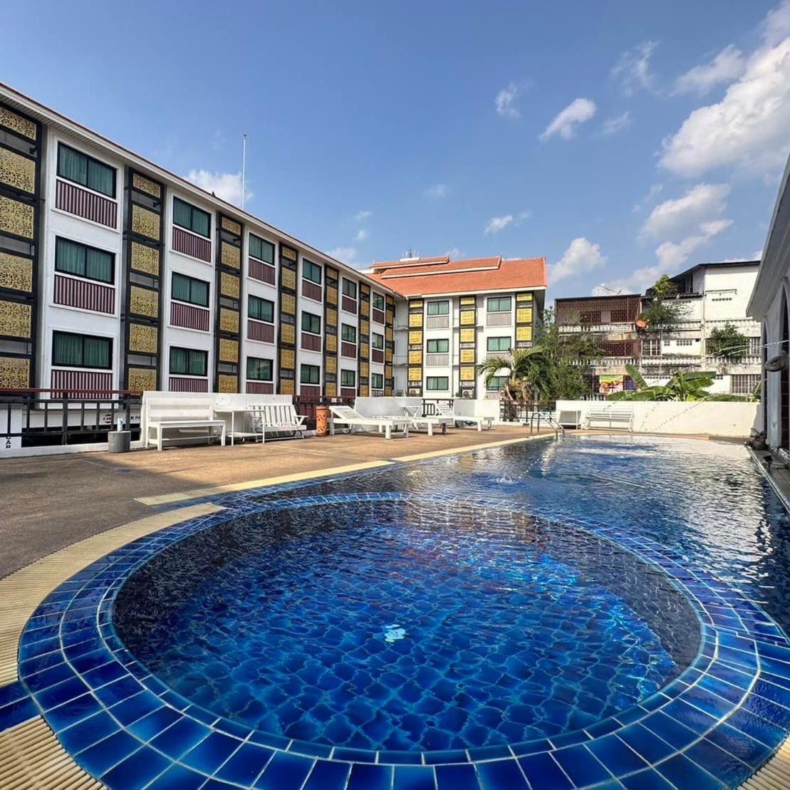 Wangburapa Grand Hotel Chiang Mai Bagian luar foto