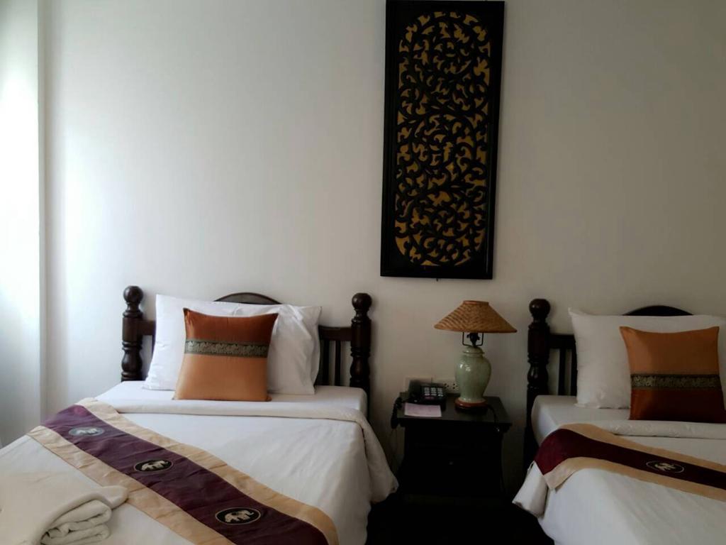 Wangburapa Grand Hotel Chiang Mai Bagian luar foto