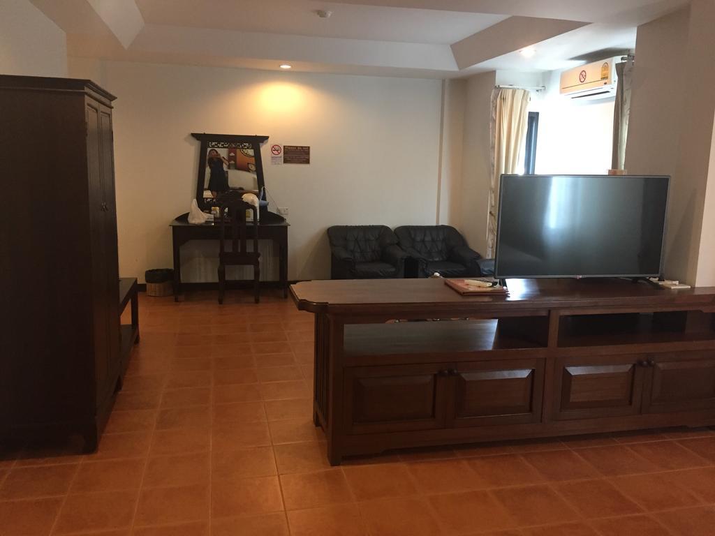Wangburapa Grand Hotel Chiang Mai Bagian luar foto