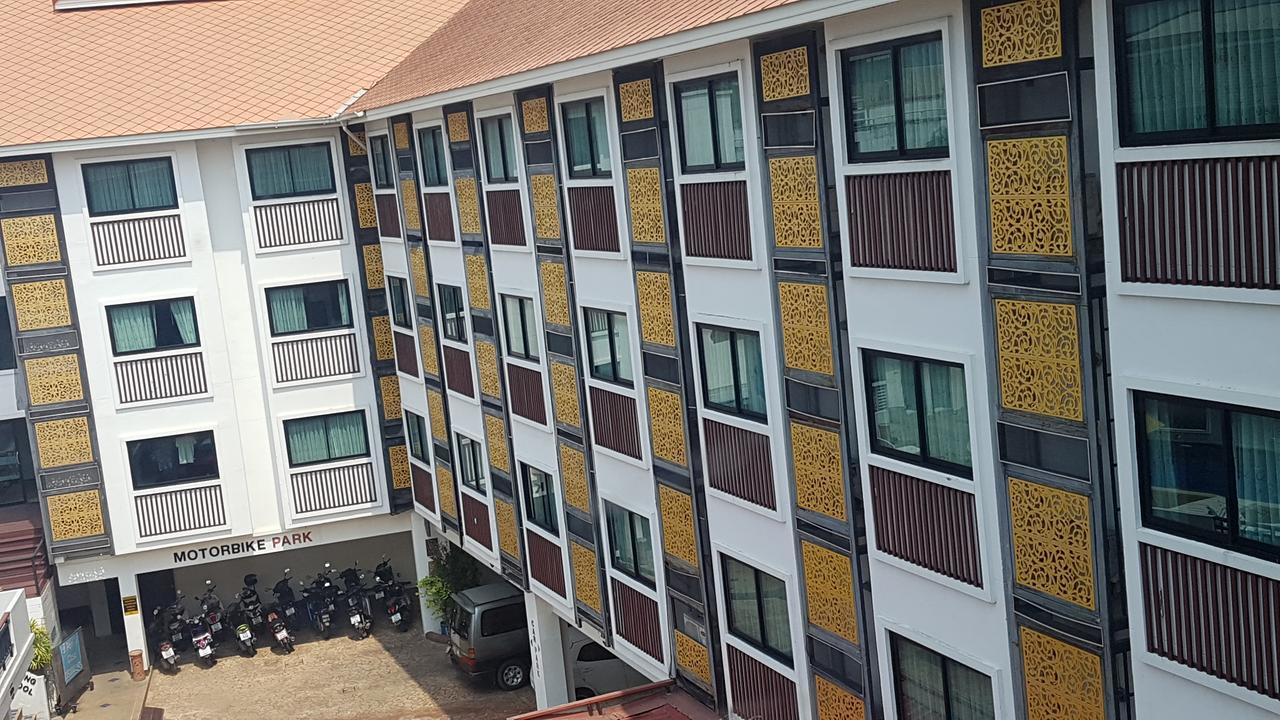 Wangburapa Grand Hotel Chiang Mai Bagian luar foto