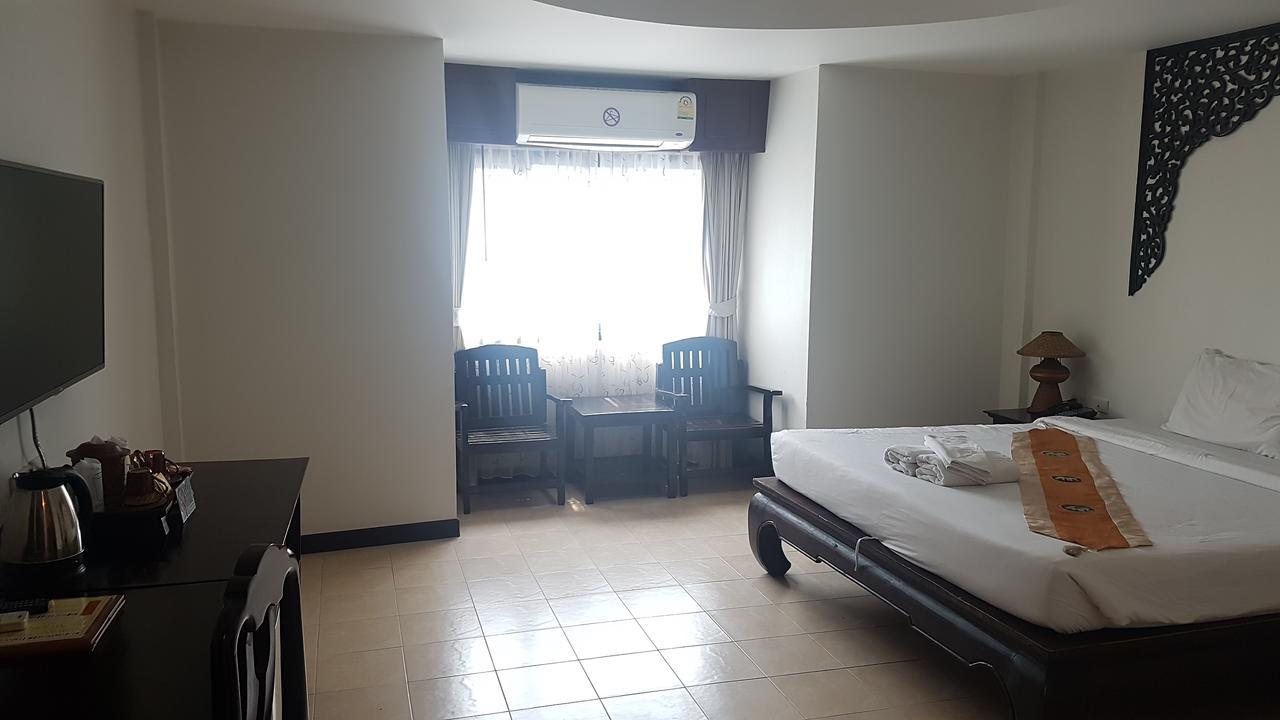 Wangburapa Grand Hotel Chiang Mai Bagian luar foto