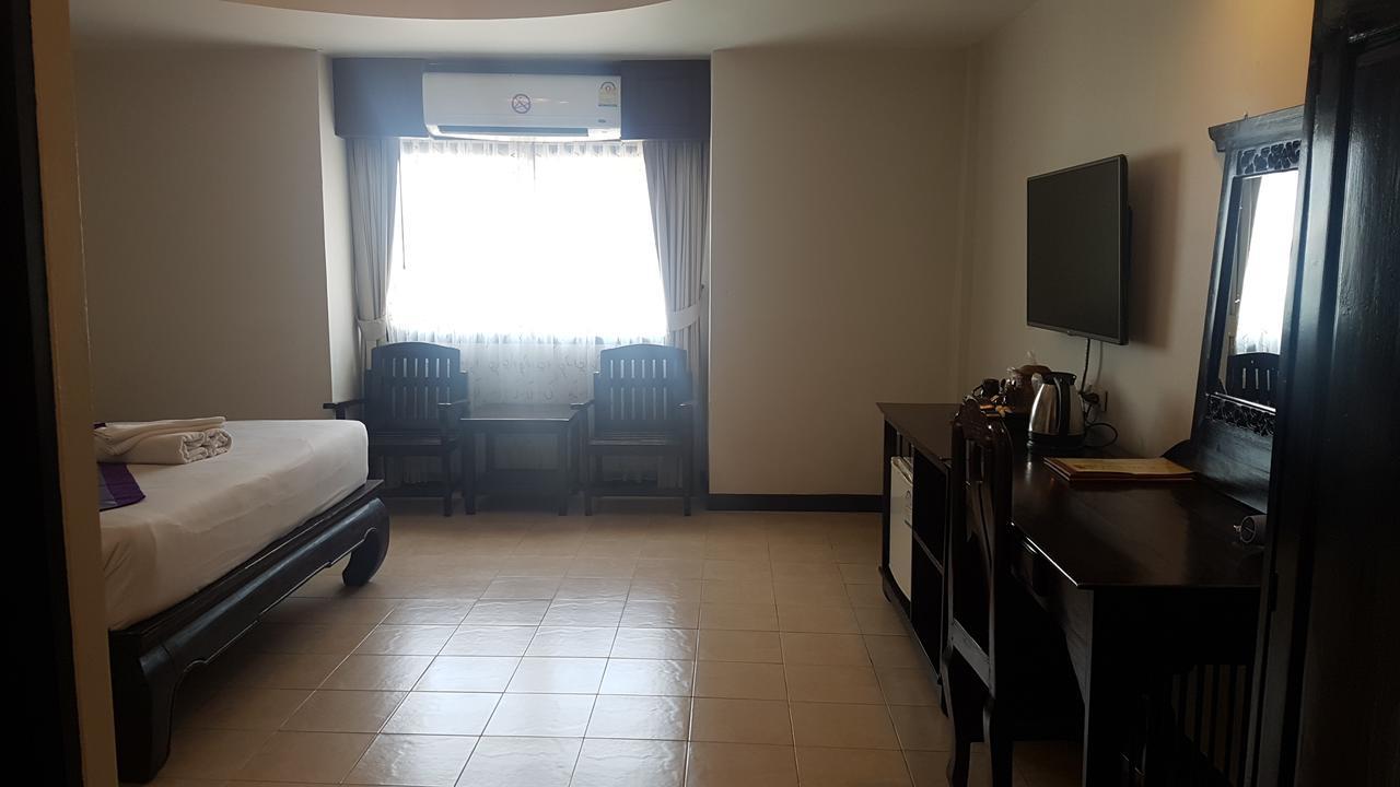 Wangburapa Grand Hotel Chiang Mai Bagian luar foto