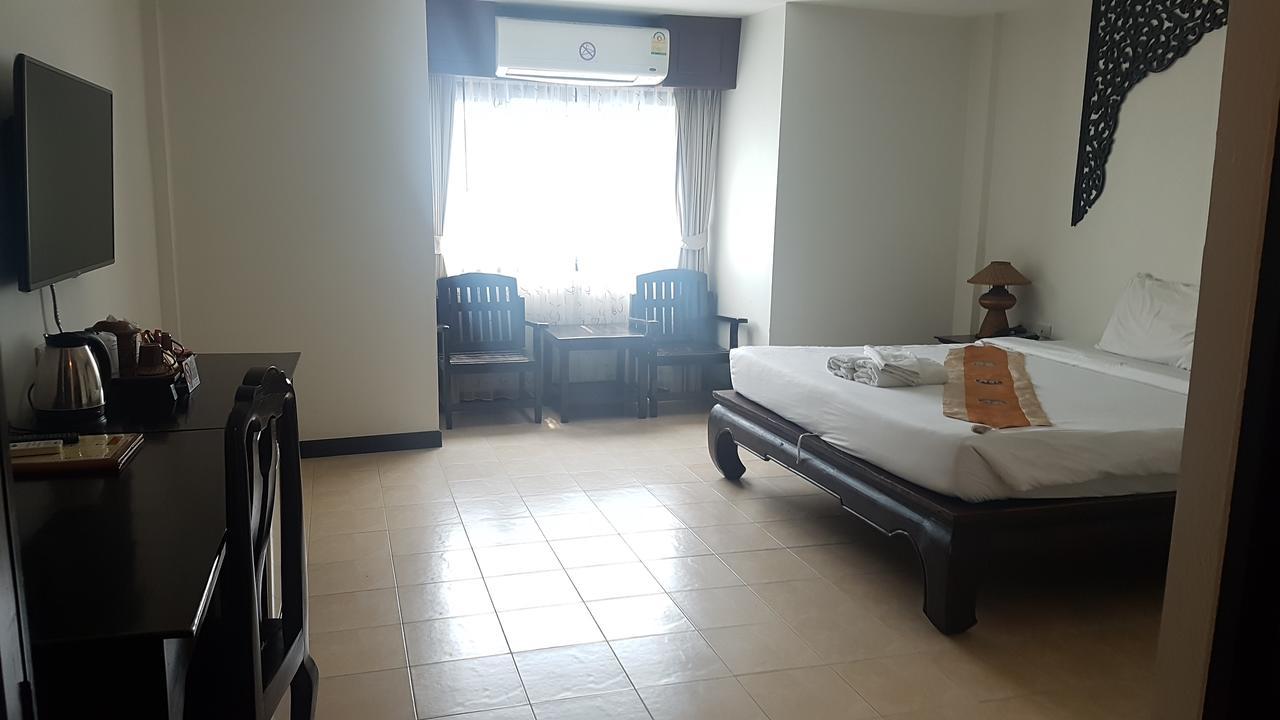 Wangburapa Grand Hotel Chiang Mai Bagian luar foto