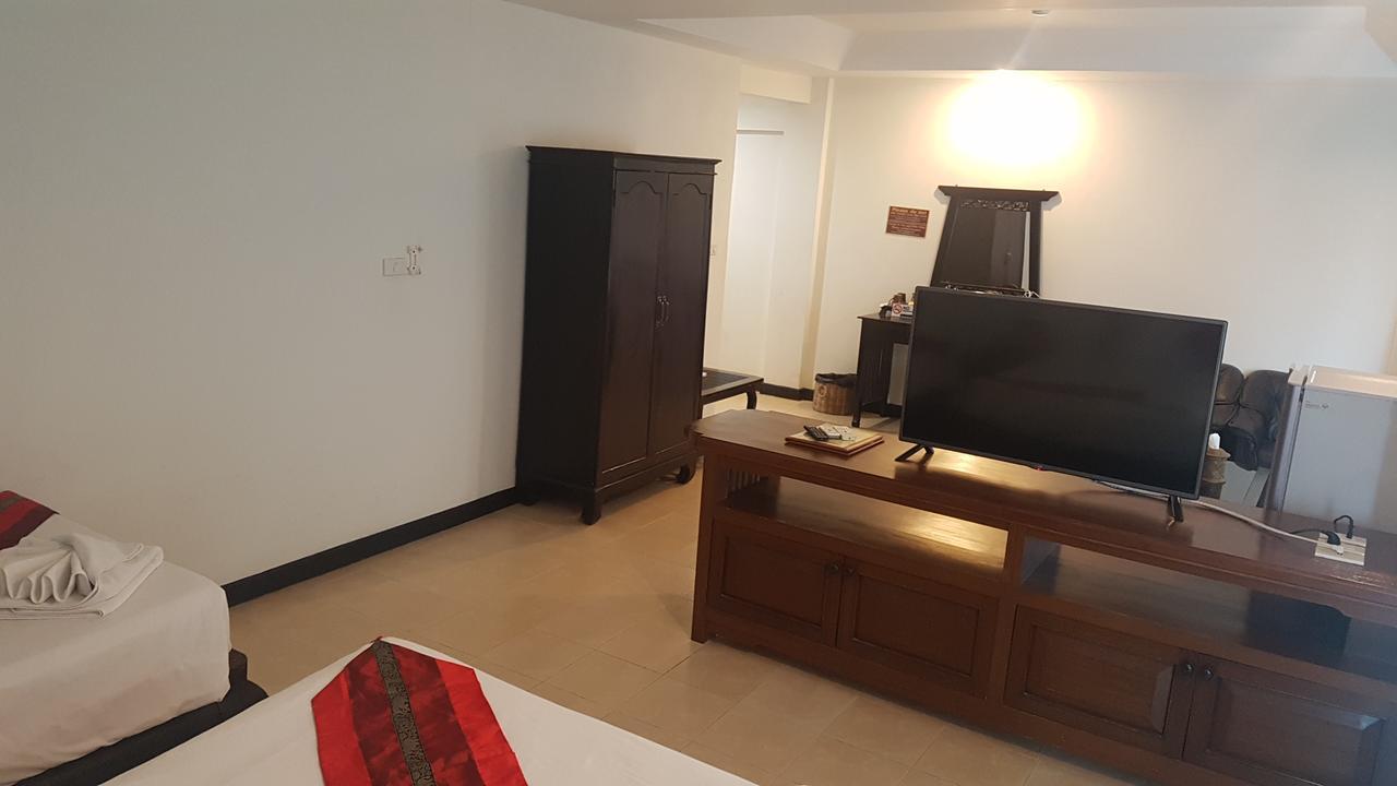 Wangburapa Grand Hotel Chiang Mai Bagian luar foto