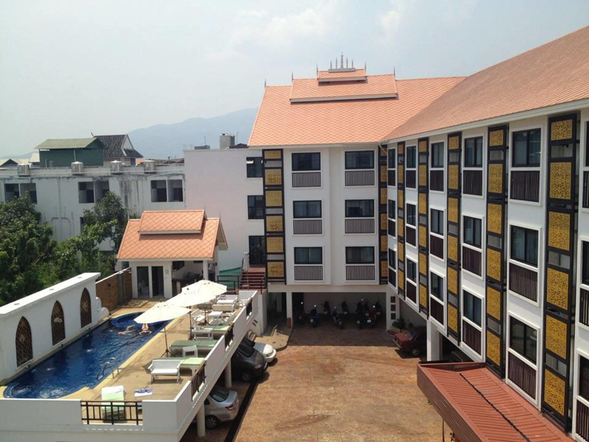 Wangburapa Grand Hotel Chiang Mai Bagian luar foto