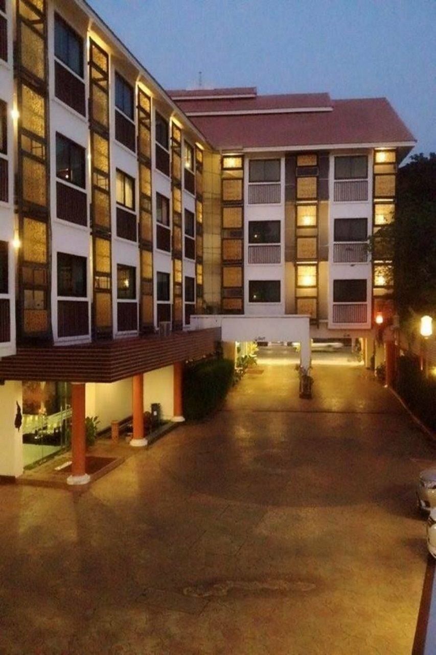 Wangburapa Grand Hotel Chiang Mai Bagian luar foto
