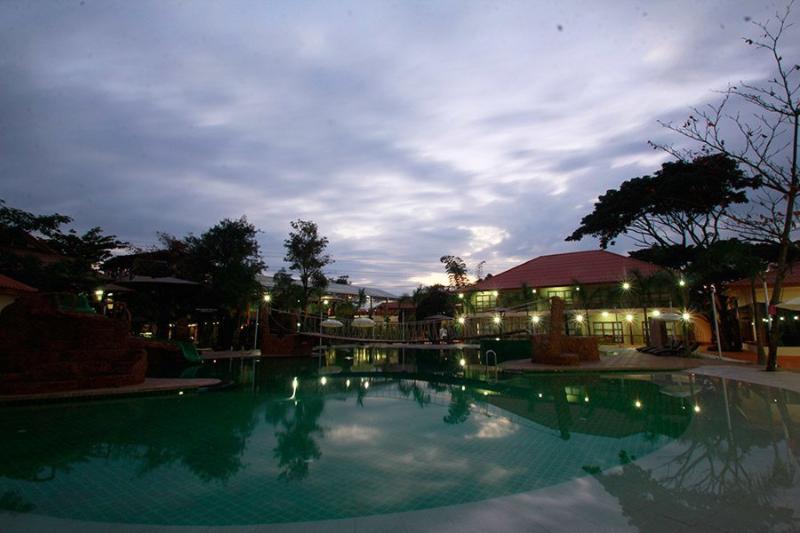 Wangburapa Grand Hotel Chiang Mai Bagian luar foto